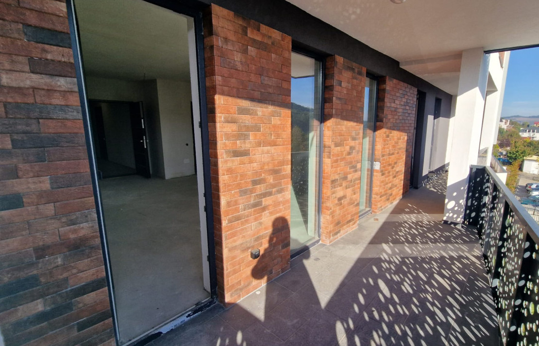 Apartament cu 2 camere, 54 mp si terasa de 75 mp, zona Vivo