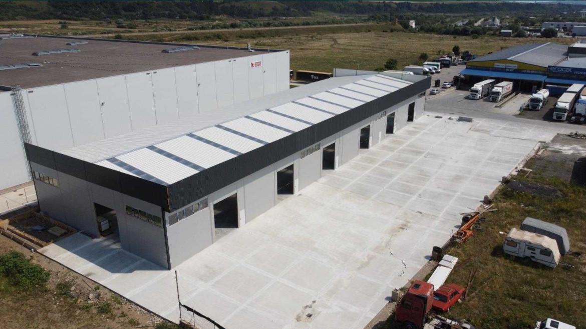 Hala De Inchiriat, 1135 mp, Floresti DN1 