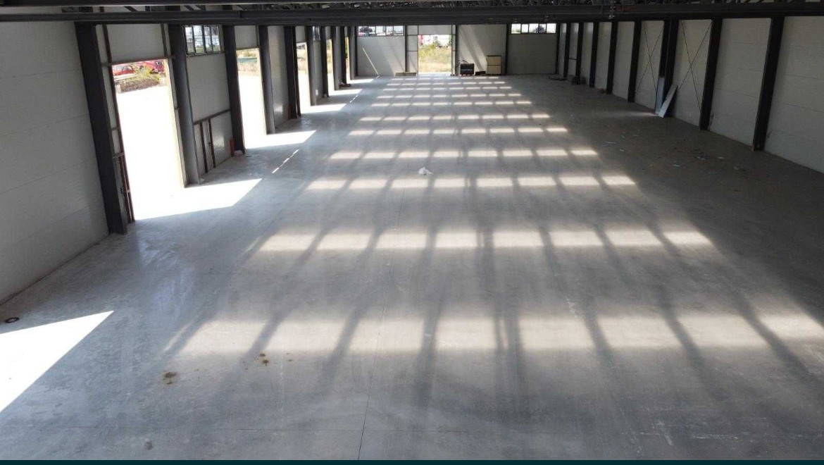 Hala De Inchiriat, 1135 mp, Floresti DN1 