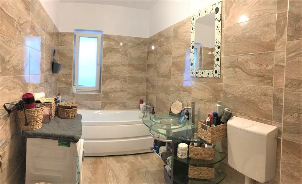 Apartament decomandat la cheie, zona Florilor