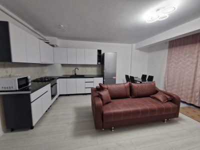 Apartament 2 camere, 53 mp utili, terasă 32 mp, la cheie, zona Sub Cetate