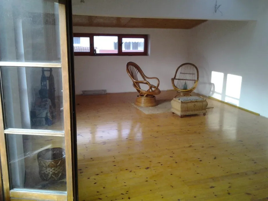 Apartament de 5 camere la pod, 2 bai, 143 mp utili, str Colinei