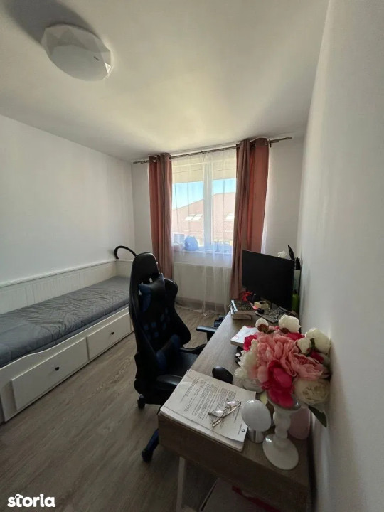 Apartament cu 3 camere, 59 mp, balcon, pe strada Porii (nr mici)