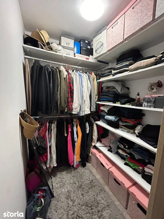 Apartament cu 3 camere, 59 mp, balcon, pe strada Porii (nr mici)