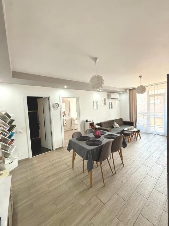 Apartament cu 3 camere, 59 mp, balcon, pe strada Porii (nr mici)