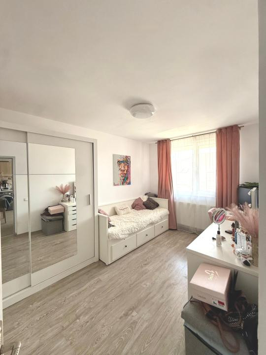 Apartament cu 3 camere, 59 mp, balcon, pe strada Porii (nr mici)