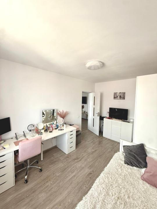 Apartament cu 3 camere, 59 mp, balcon, pe strada Porii (nr mici)