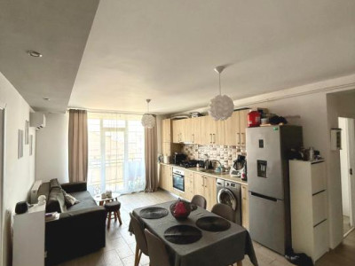Apartament cu 3 camere, 59 mp, balcon, pe strada Porii (nr mici)