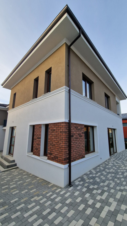 Ansamblu de duplexuri, 4 camere, garaj, gradina, zona Bv Municii 