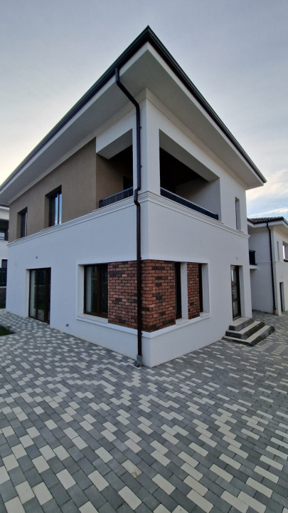 Ansamblu de duplexuri, 4 camere, garaj, gradina, zona Bv Municii 