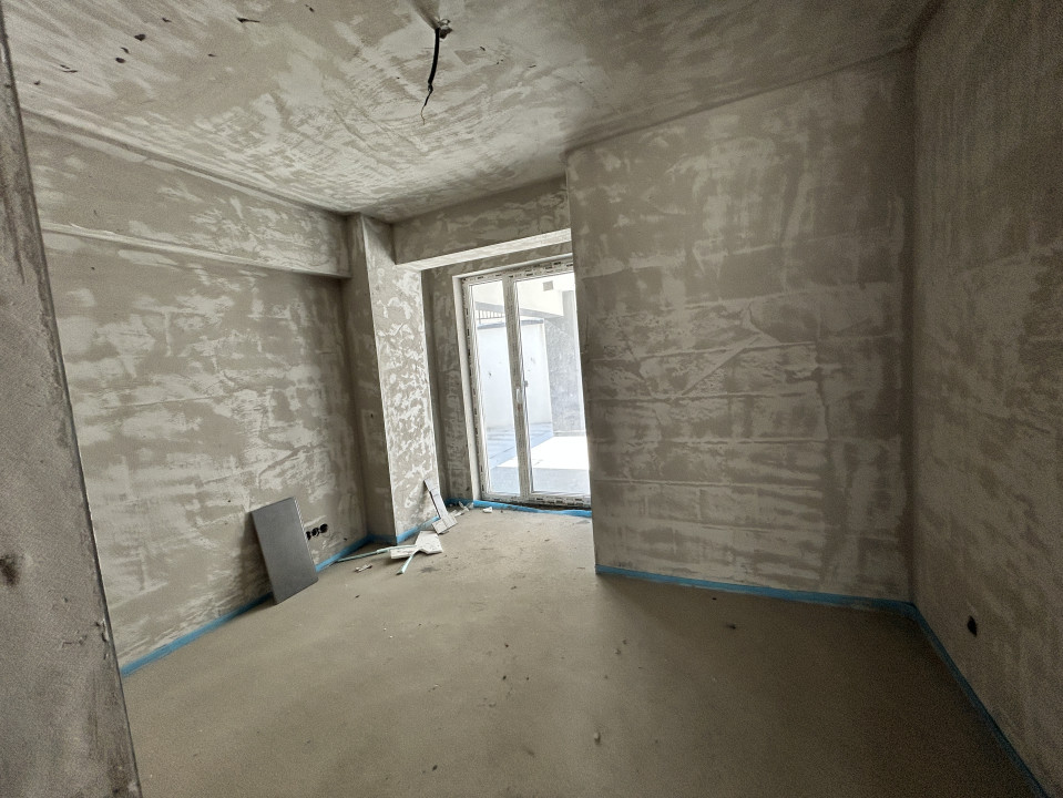 Apartament de 4 camere , 89 mp utili, terasa 103mp, zona VIVO