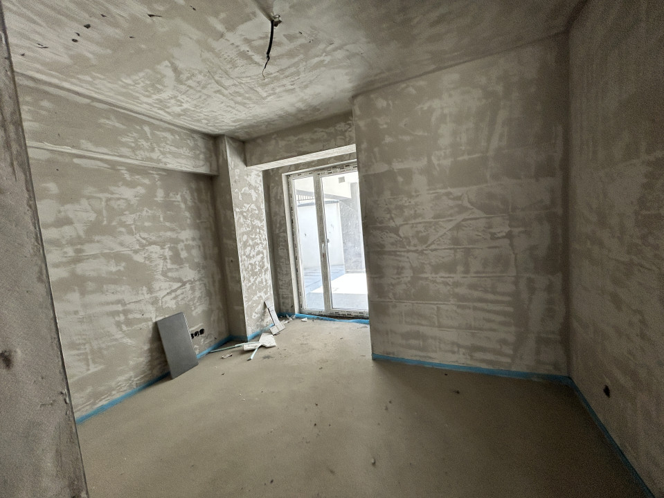 Apartament de 4 camere , 89 mp utili, terasa 103mp, zona VIVO