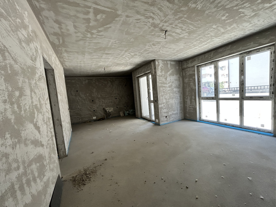 Apartament de 4 camere , 89 mp utili, terasa 103mp, zona VIVO