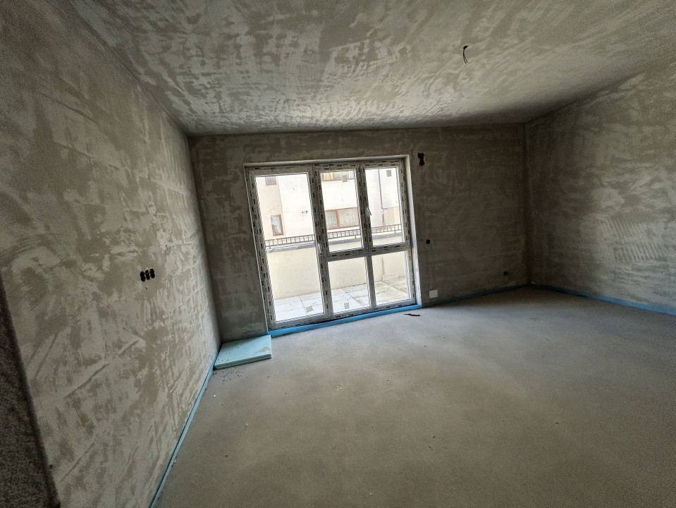 Apartament de 4 camere , 89 mp utili, terasa 103mp, zona VIVO