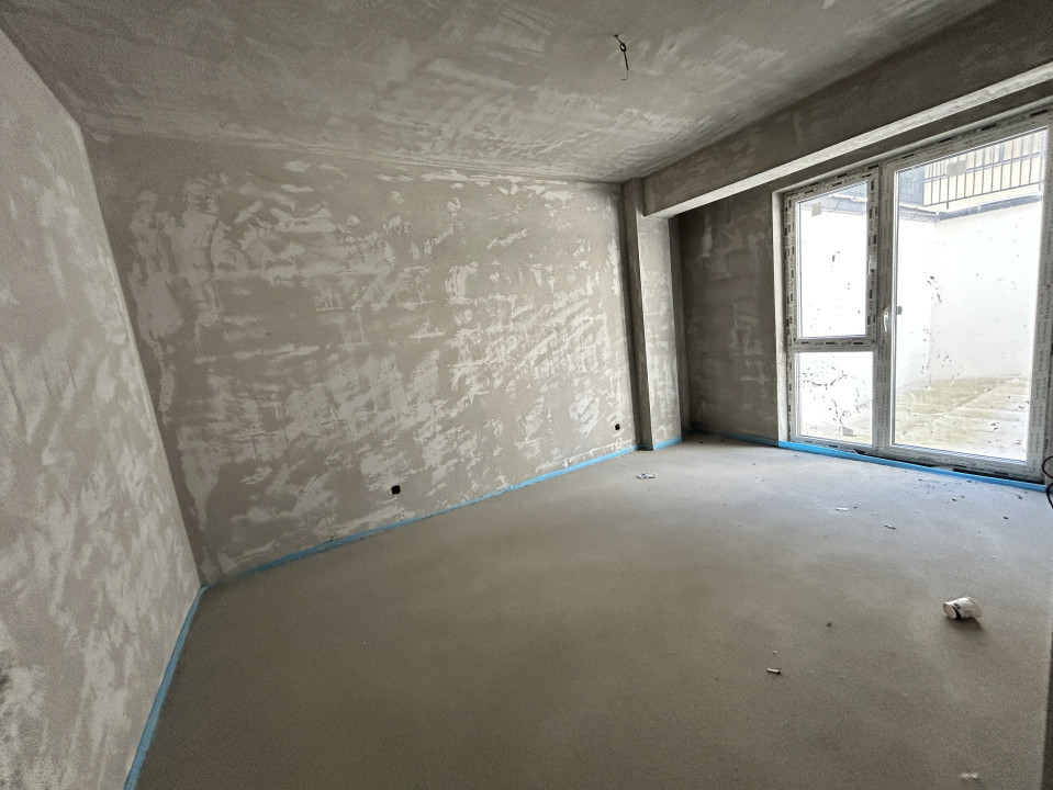 Apartament de 4 camere , 89 mp utili, terasa 103mp, zona VIVO