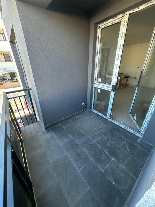 Apartament de 3 camere semifinisat, CF, 88,45 mp util, terasa 80 mp, zona Vivo
