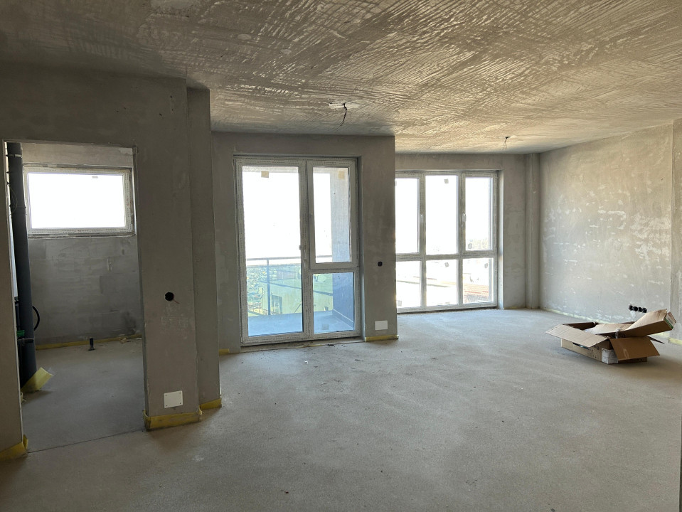 Apartament de 3 camere semifinisat, CF, 88,45 mp util, terasa 80 mp, zona Vivo