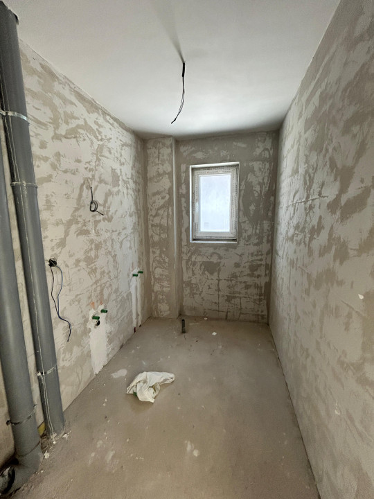 Apartament de 3 camere semifinisat, CF, 88,45 mp util, terasa 80 mp, zona Vivo