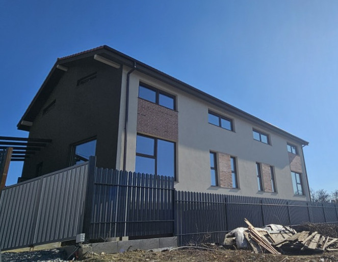 Duplex de vanzare, 4 camere, 162mp, 250mp teren, 2 garaje, Oasului