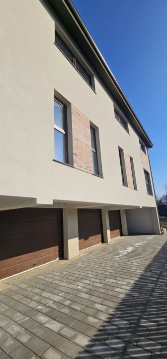 Duplex de vanzare, 4 camere, 162mp, 250mp teren, 2 garaje, Oasului