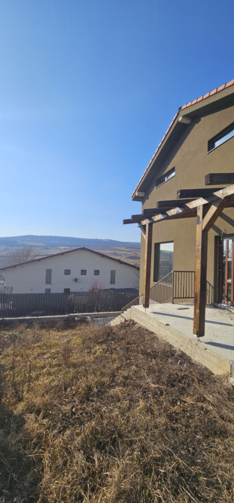 Duplex de vanzare, 4 camere, 162mp, 250mp teren, 2 garaje, Oasului