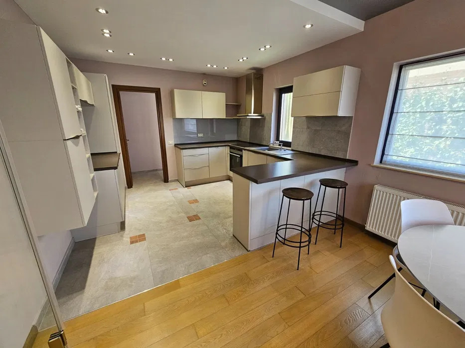 Casa individuala 262mp, 620mp teren, 6 parcari, zona Taietura Turcului