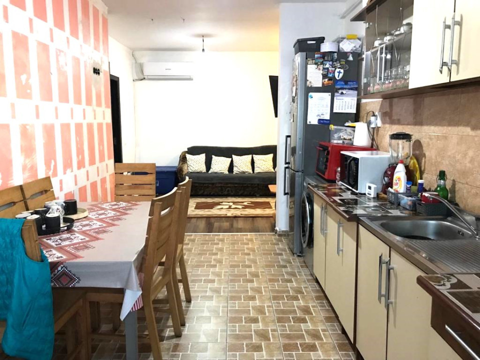 Apartament cu 3 camere, 64 mp, balcon, zona Florilor