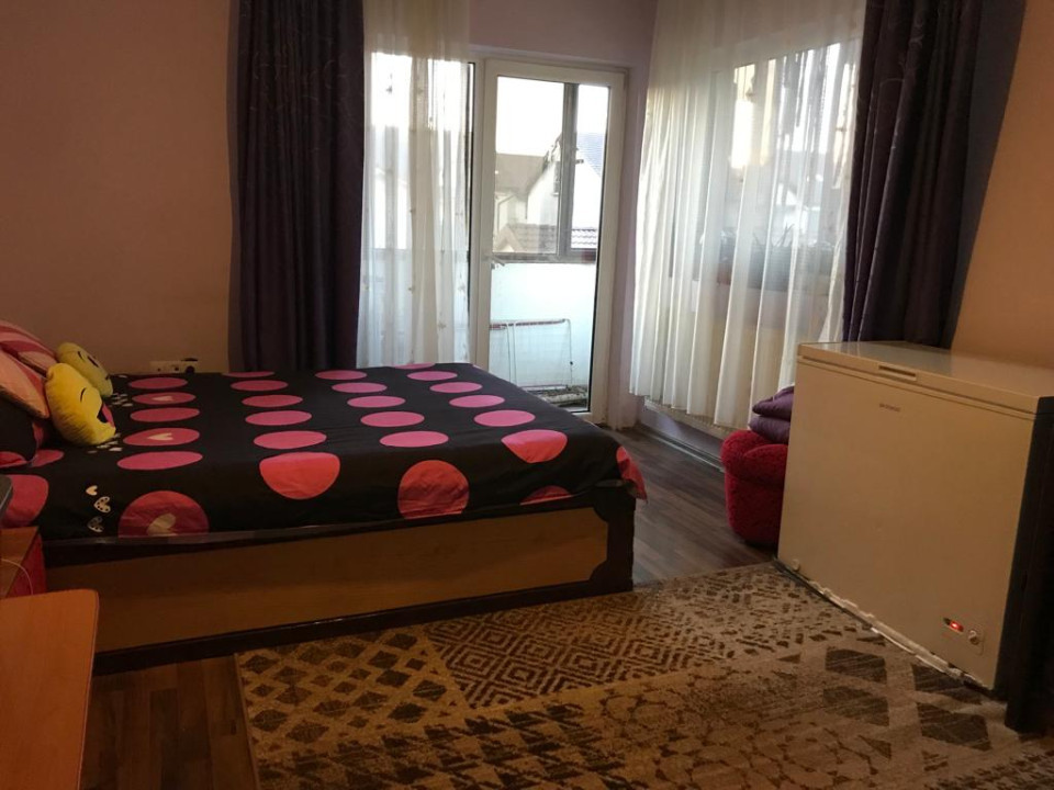 Apartament cu 3 camere, 64 mp, balcon, zona Florilor