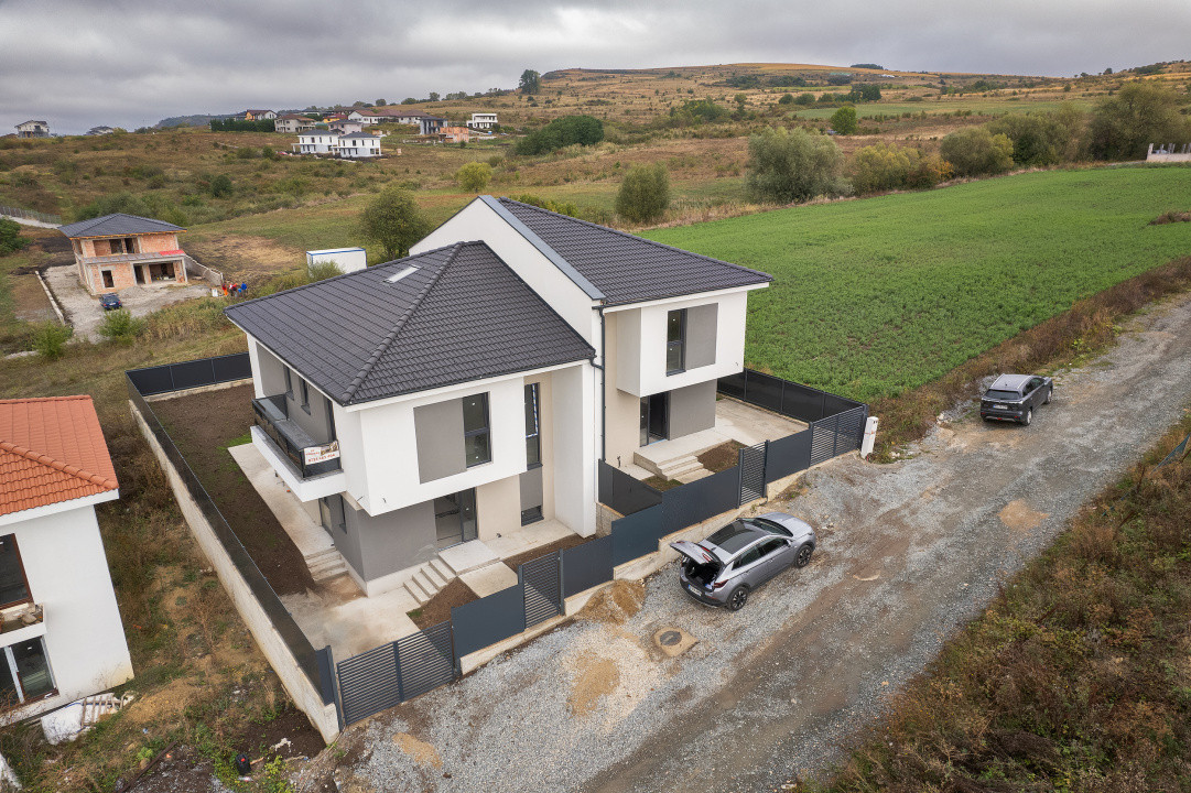 Duplex 7 camere, 205 mp, 300mp teren, priveliste panoramica, Chinteni