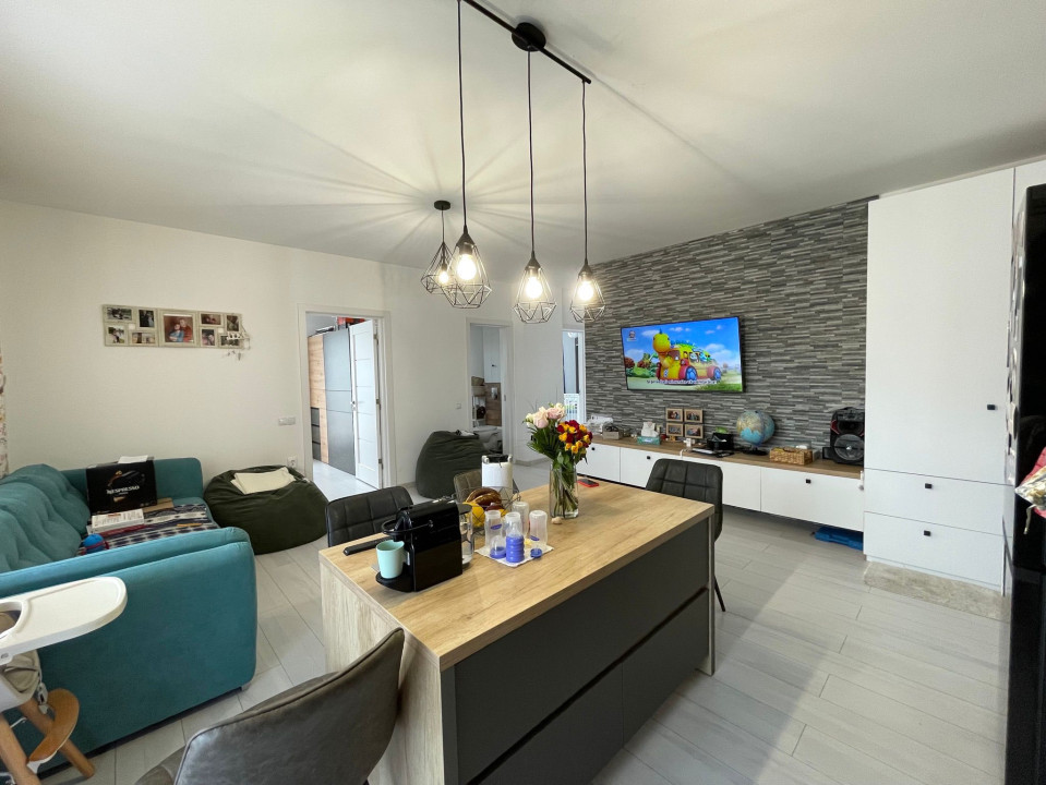 Apartament de 3 camere, terasa de 50 mp, bloc cu lift, parcari subterane