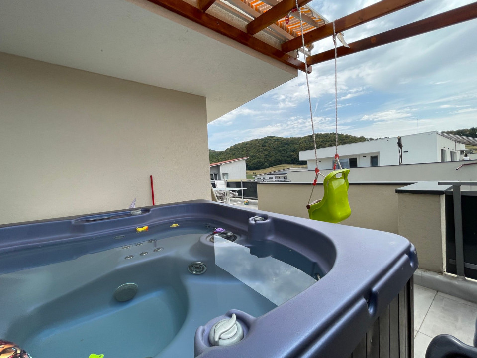 Apartament de 3 camere, terasa de 50 mp, bloc cu lift, parcari subterane