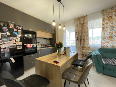 Apartament de 3 camere, terasa de 50 mp, bloc cu lift, parcari subterane