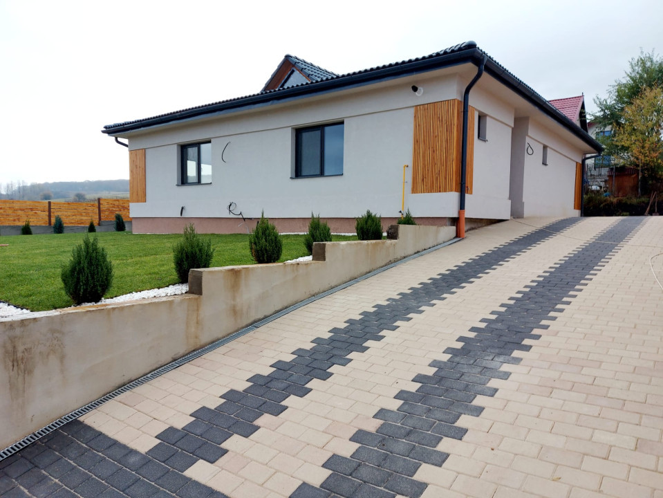 Casa individuala, 4 camere, curte 500mp, Corusu