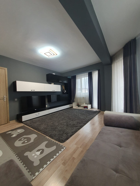 Apartament decomandat, 54 mp, 2 balcoane, parcare, zona Eroilor