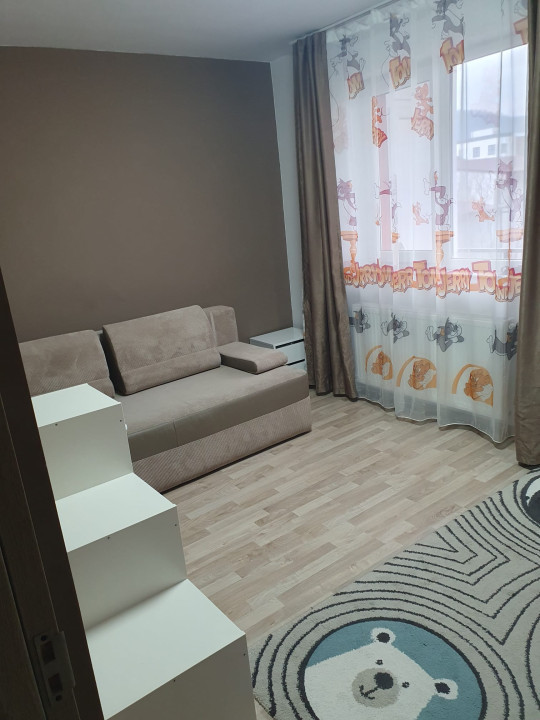 Apartament decomandat, 54 mp, 2 balcoane, parcare, zona Eroilor