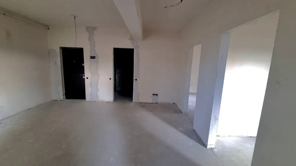 Apartament de 3 camere semi finisat , 56 mp , zona sesul de sus