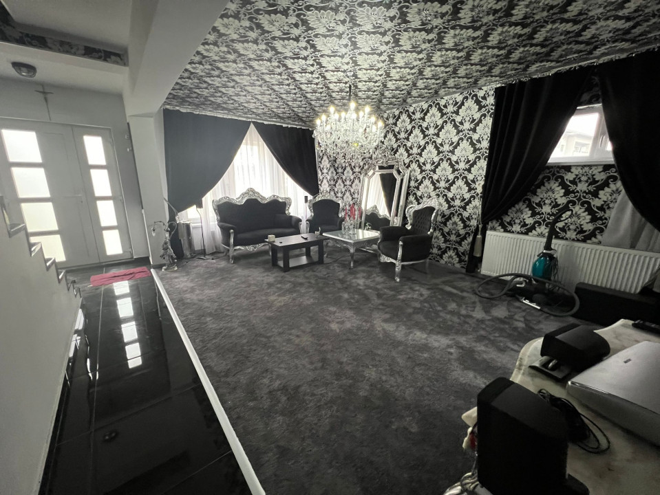 Triplex dispus pe 3 nivele, zona Teilor cu garaj subteran