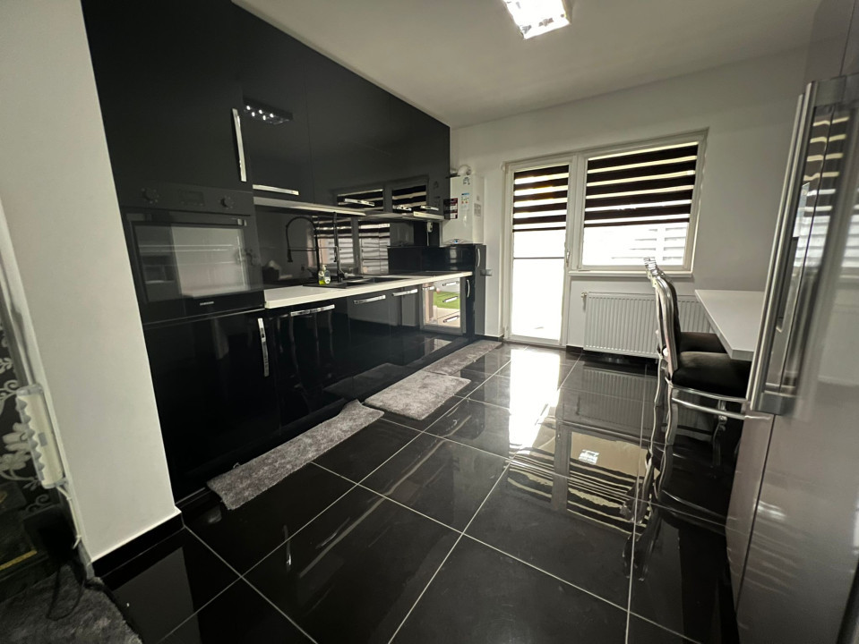 Triplex dispus pe 3 nivele, zona Teilor cu garaj subteran