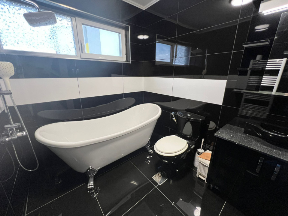 Triplex dispus pe 3 nivele, zona Teilor cu garaj subteran