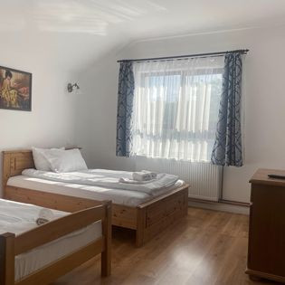 Casa de vanzare 360mp utili, 1500mp teren , Salicea