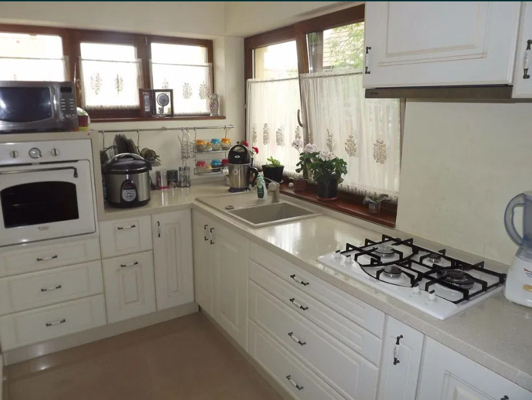 Casa individuala, 180 MP cu curte, Europa