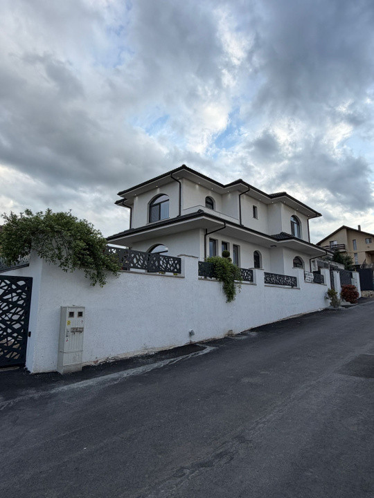 Casa individuala cu 5 camere mobilata utilata, 146 mp, teren 400 mp, Dezmir