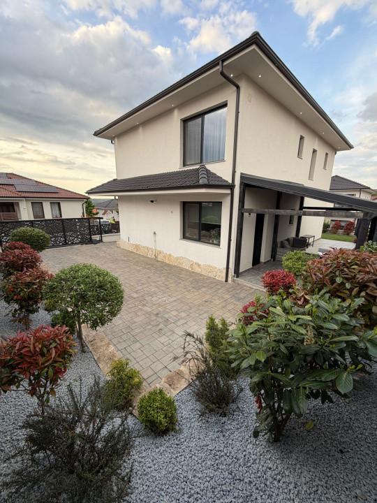 Casa individuala cu 5 camere mobilata utilata, 146 mp, teren 400 mp, Dezmir