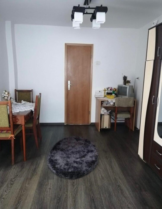 Casa cu 3 camere si curte  cu suprafata de 185 MP, la cheie intre lacuri