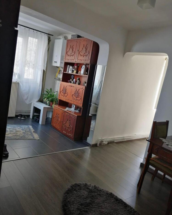 Casa cu 3 camere si curte  cu suprafata de 185 MP, la cheie intre lacuri