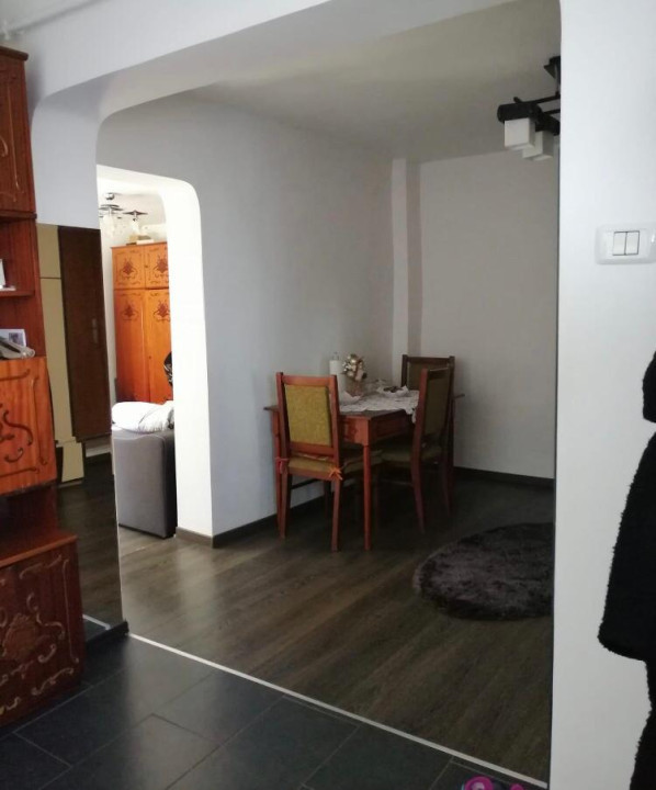 Casa cu 3 camere si curte  cu suprafata de 185 MP, la cheie intre lacuri