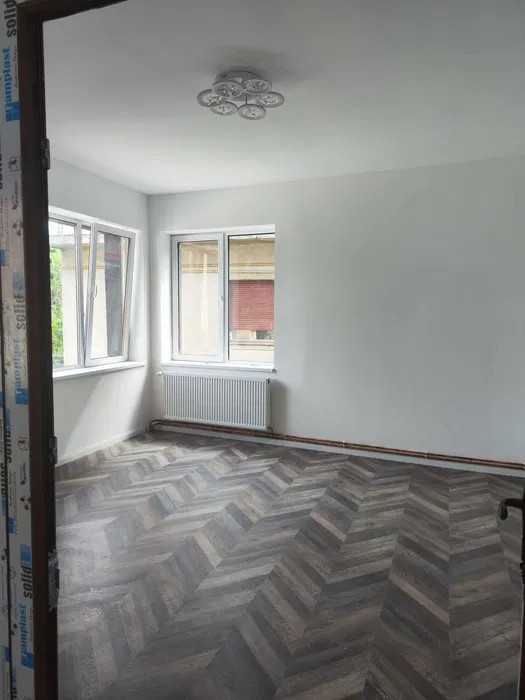 Spatiu in Vila de inchiriat , zona Centrala , 300 mp, 7 Parcari