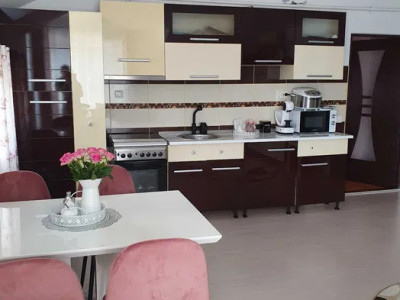 Apartament cu 2 camere, 56 mp, zona Florilor