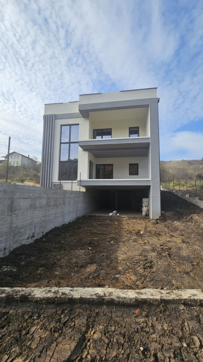 Casa individuala 225mp, 500mp teren, garaj, Roata Faget