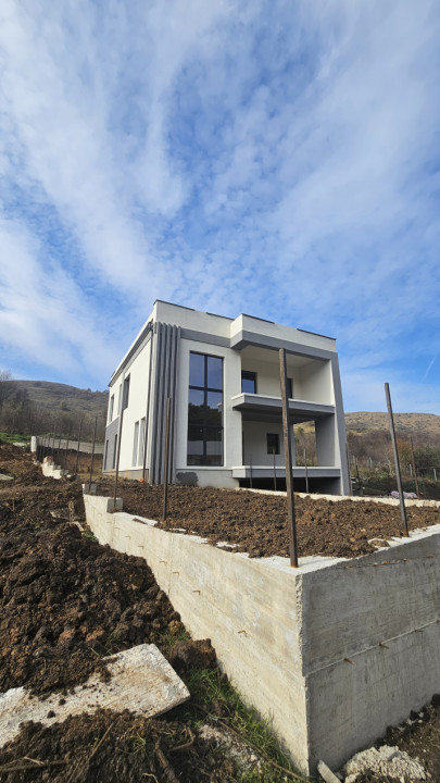 Casa individuala 225mp, 500mp teren, garaj, Roata Faget